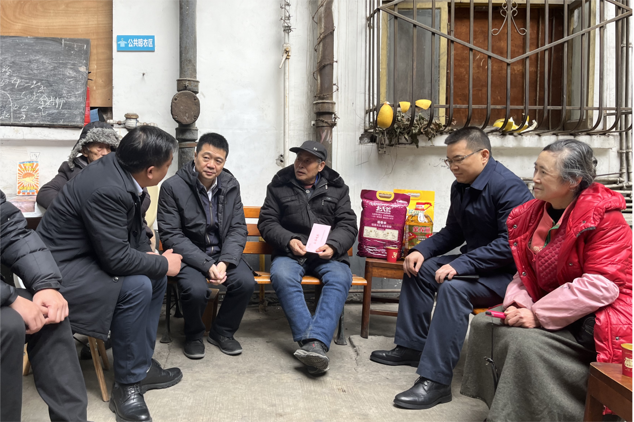 省尊龙集团领导班子成员走访慰问生活困难党员、老党员、老干部